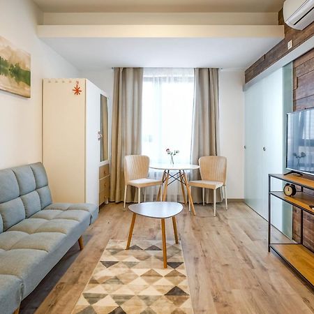Bright Apartments Moments Away From Herastrau Park, Mall And Metro Bucharest Exterior photo