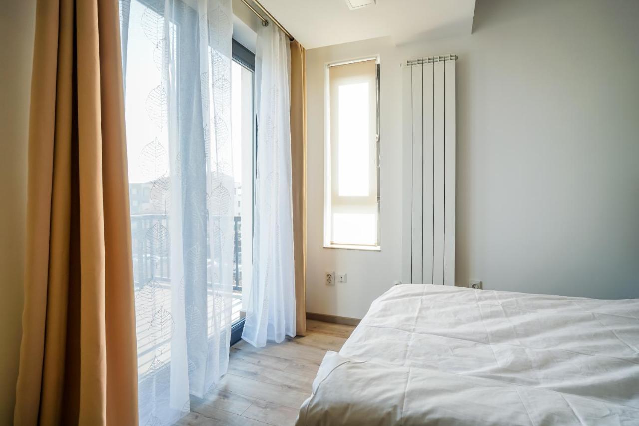 Bright Apartments Moments Away From Herastrau Park, Mall And Metro Bucharest Exterior photo