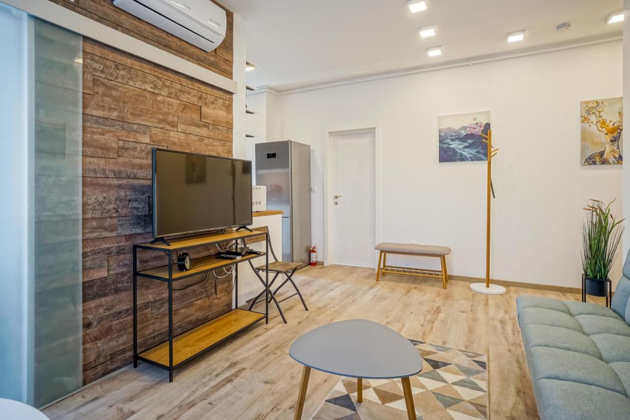 Bright Apartments Moments Away From Herastrau Park, Mall And Metro Bucharest Exterior photo