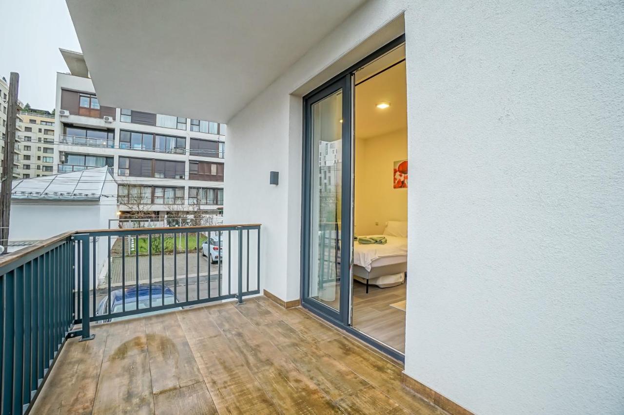 Bright Apartments Moments Away From Herastrau Park, Mall And Metro Bucharest Exterior photo